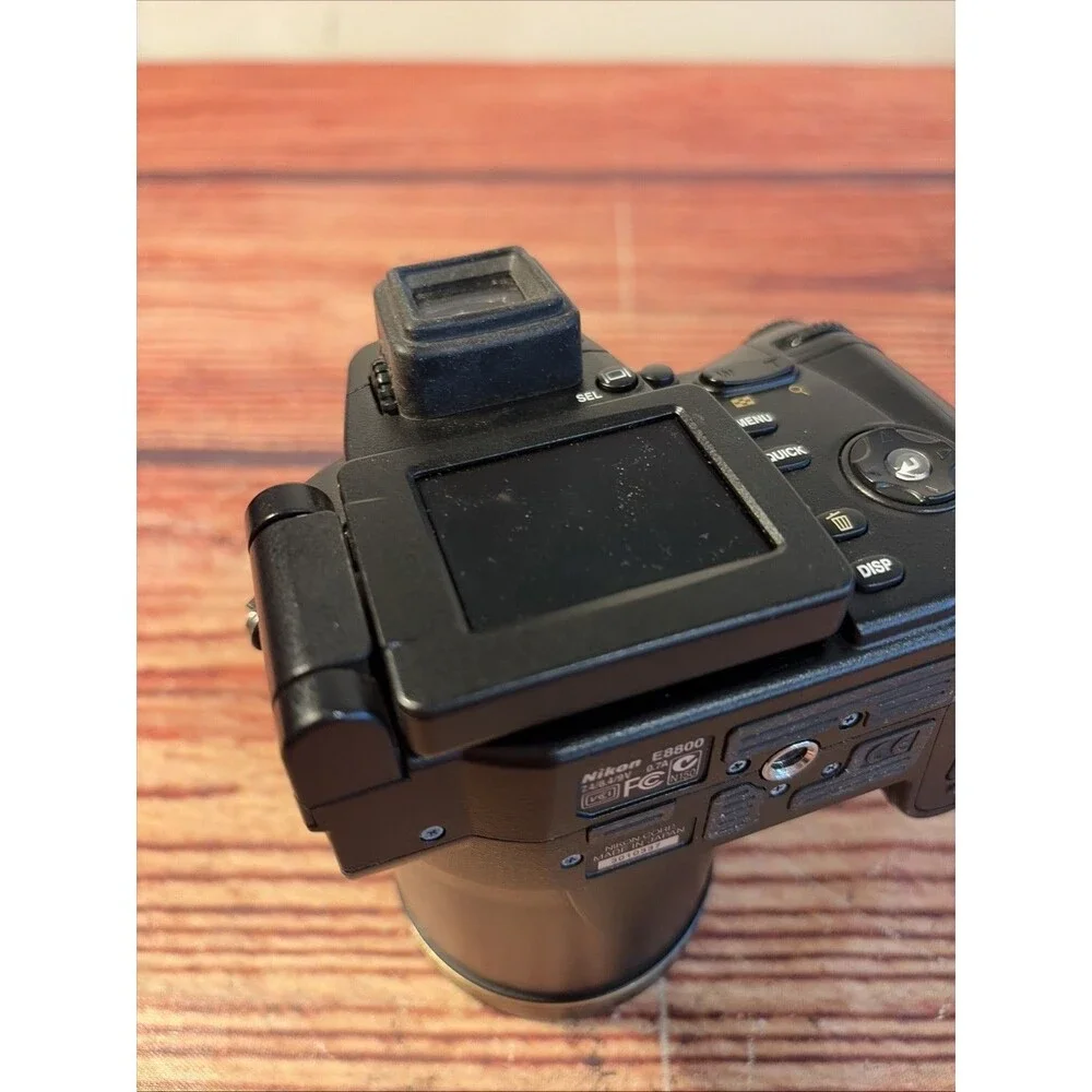 Nikon COOLPIX 8800 VR 8.0MP Digital Camera - Tested & Working